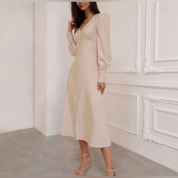 Lichi Designed in Frankfurt am Main Button-embellished midi dress - Picture 2 of 9